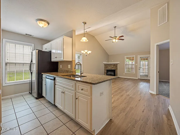 435 Northrop Pl — Photo 16