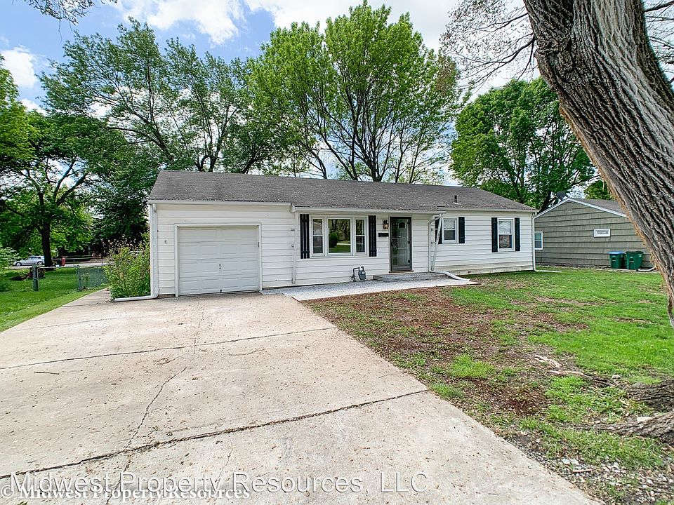 1st image of 307 NE Orchard Dr