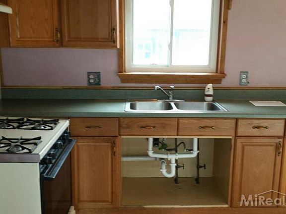 3rd image of 26660 Roberta St