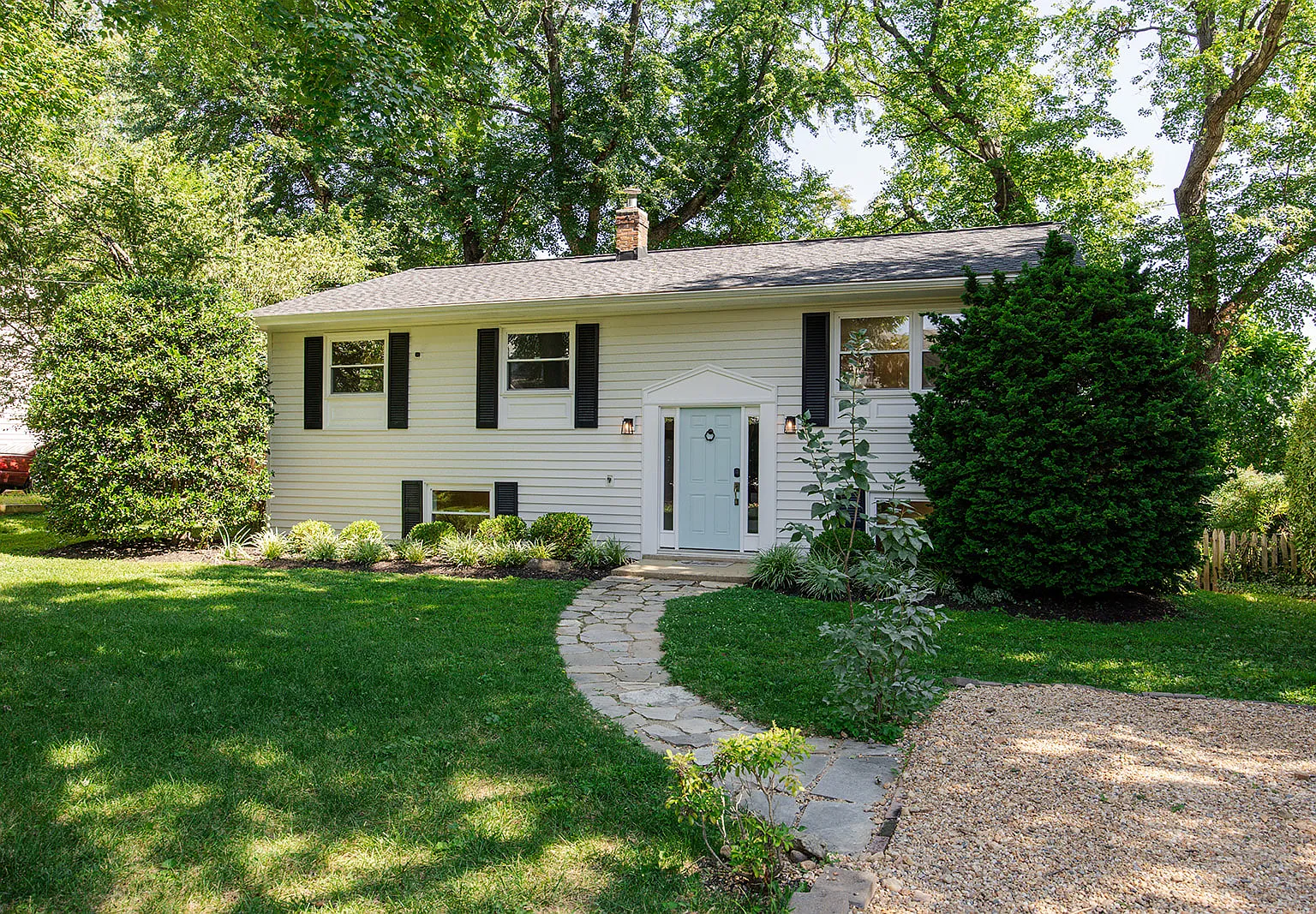 4 bed, 1976 sqft, $4,250 — Photo 1