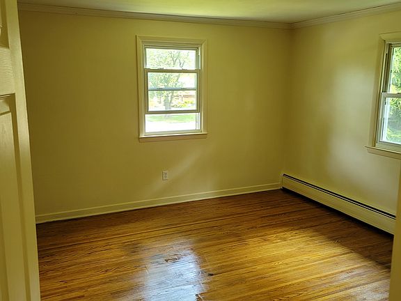 4th image of 415 Holley St #A