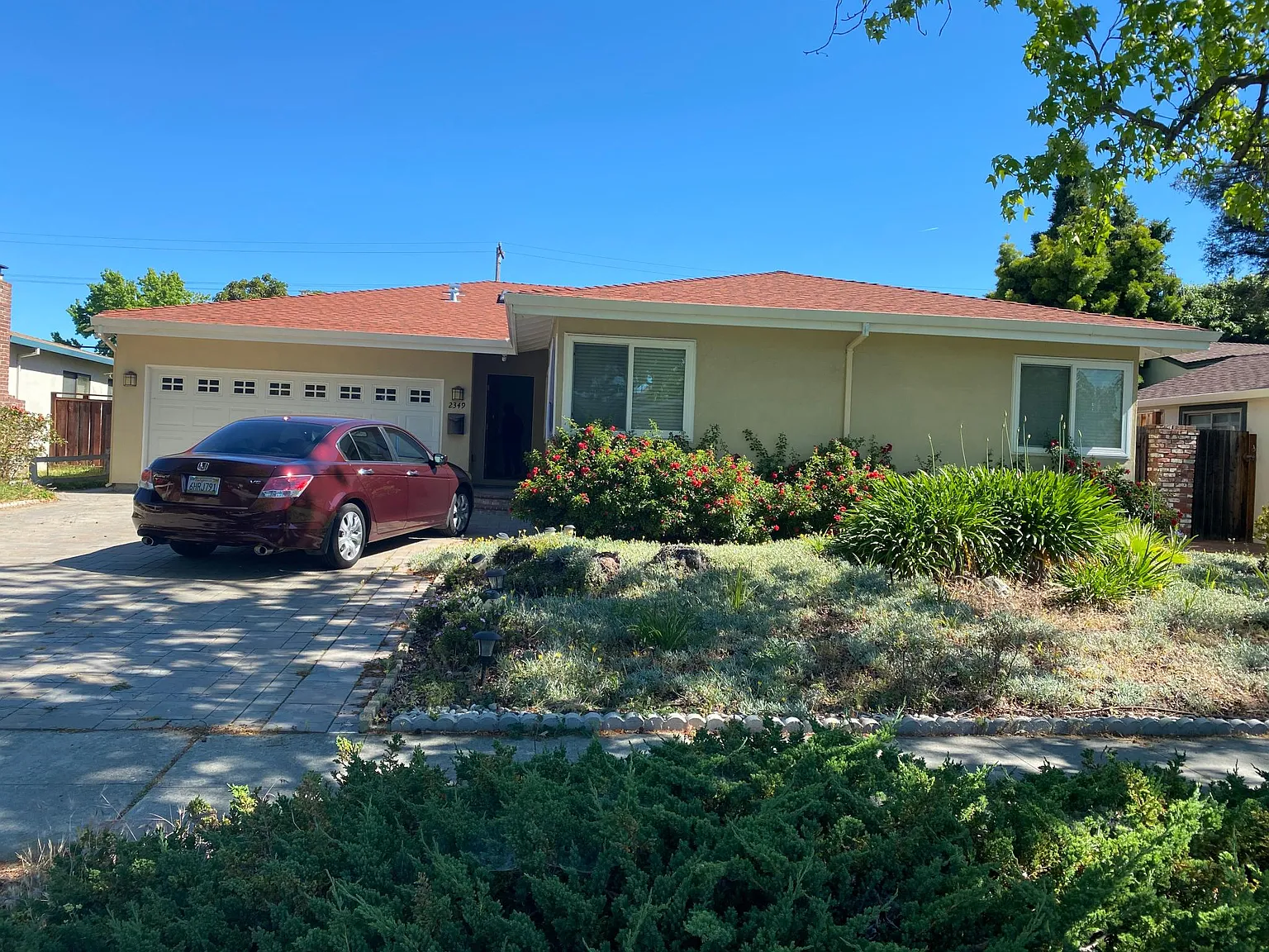2349 Kenwood Ave — Photo 1