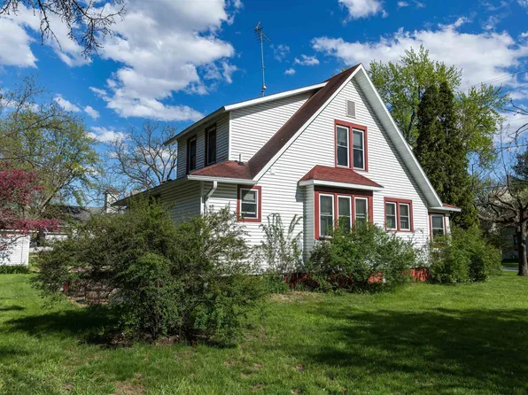 208 E Main St, Coloma, WI 54930