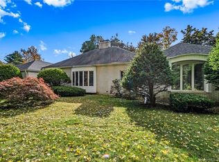 61 Flagg Rd, West Hartford, CT 06117