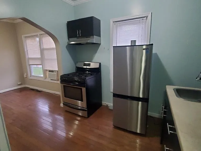 1147 S Plymouth Ave #3 — Photo 5