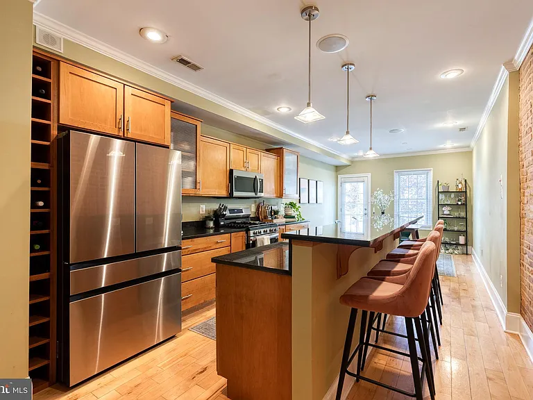908 S Linwood Ave — Photo 6