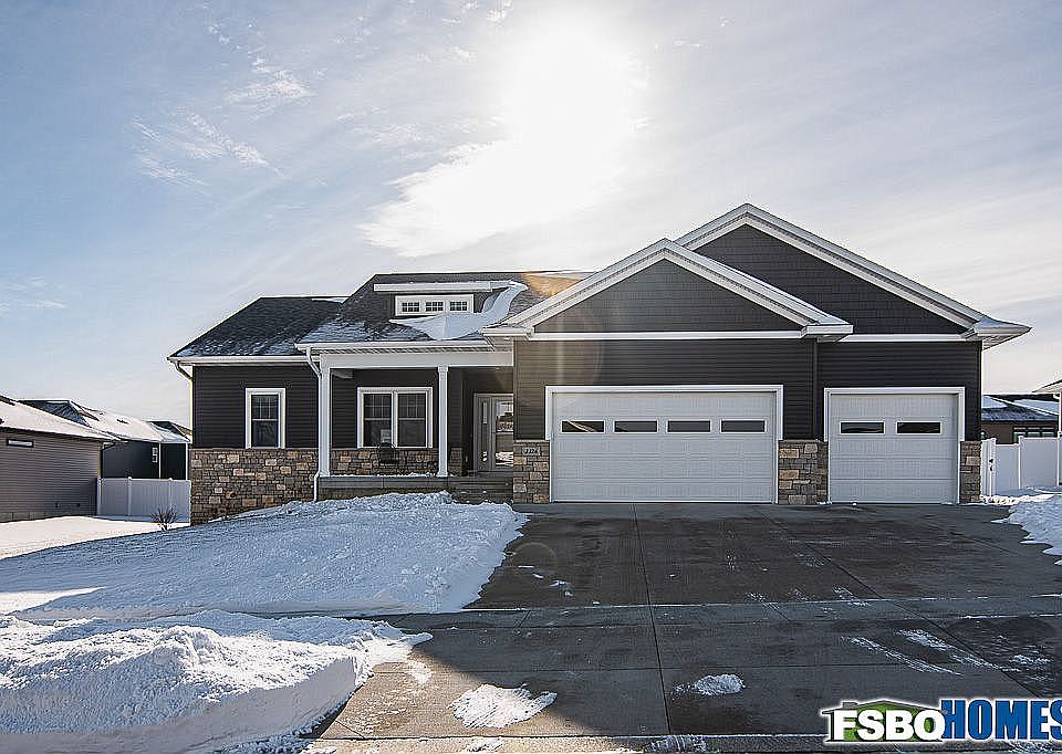 1st image of 2326 Blythe Blvd