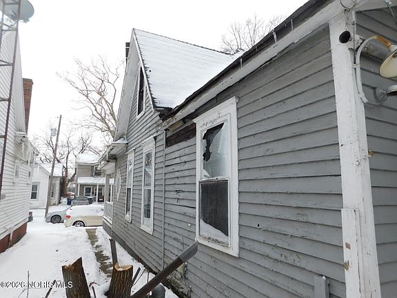 4th image of 924 Blum St