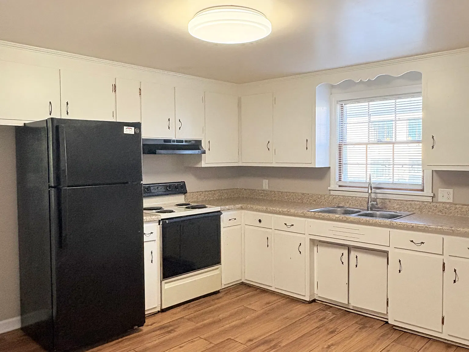 2 bed, 1100 sqft, $995 — Photo 4