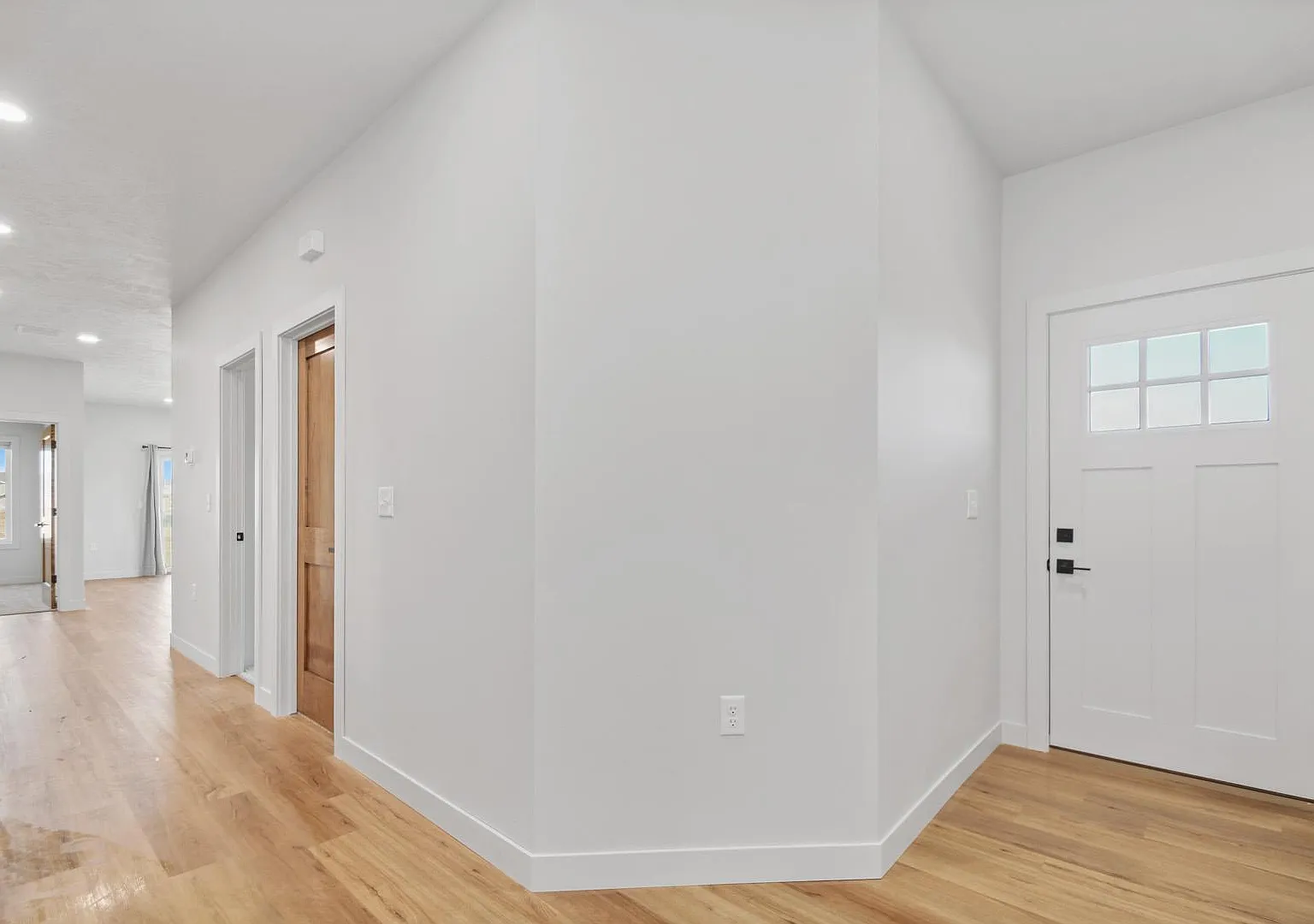 3 bed, 1364 sqft, $2,100 — Photo 4