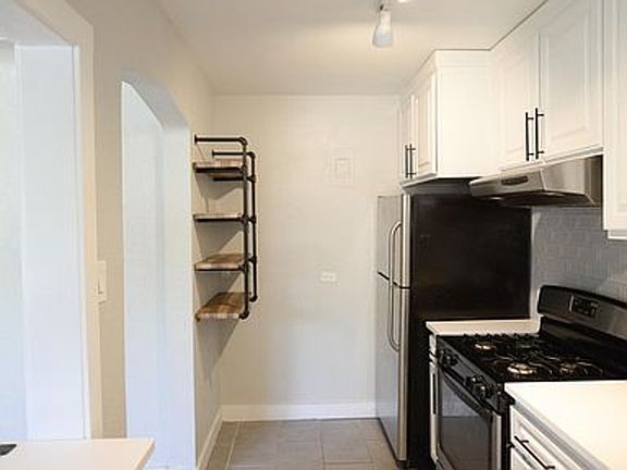 3rd image of 655 N Washington St APT 4B