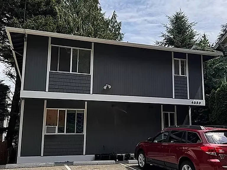 4320 36th Ave W — Photo 2