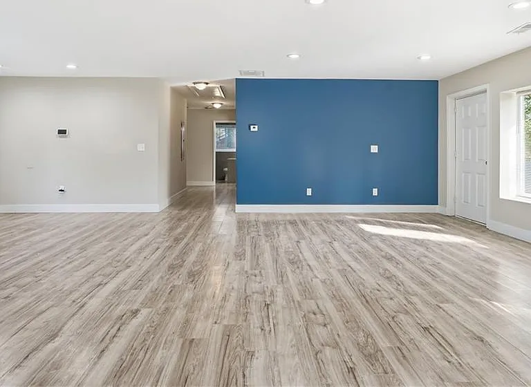 1735 Carter Ave — Photo 9