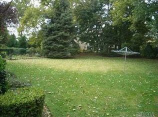 7 Richard Ln, Syosset, NY 11791