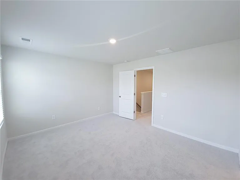 557 Brasstown Ct — Photo 2