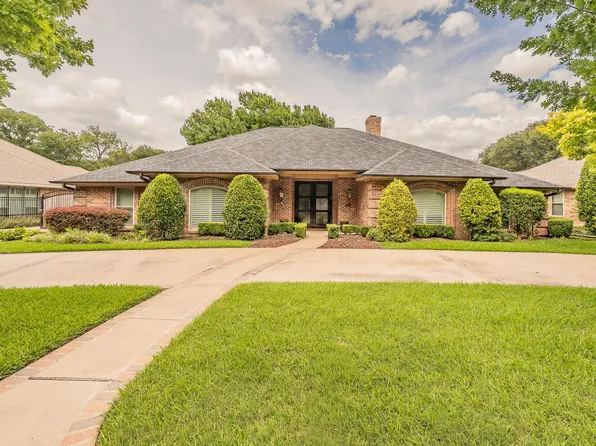 6724 Blue Meadow Dr, Fort Worth, TX 76132