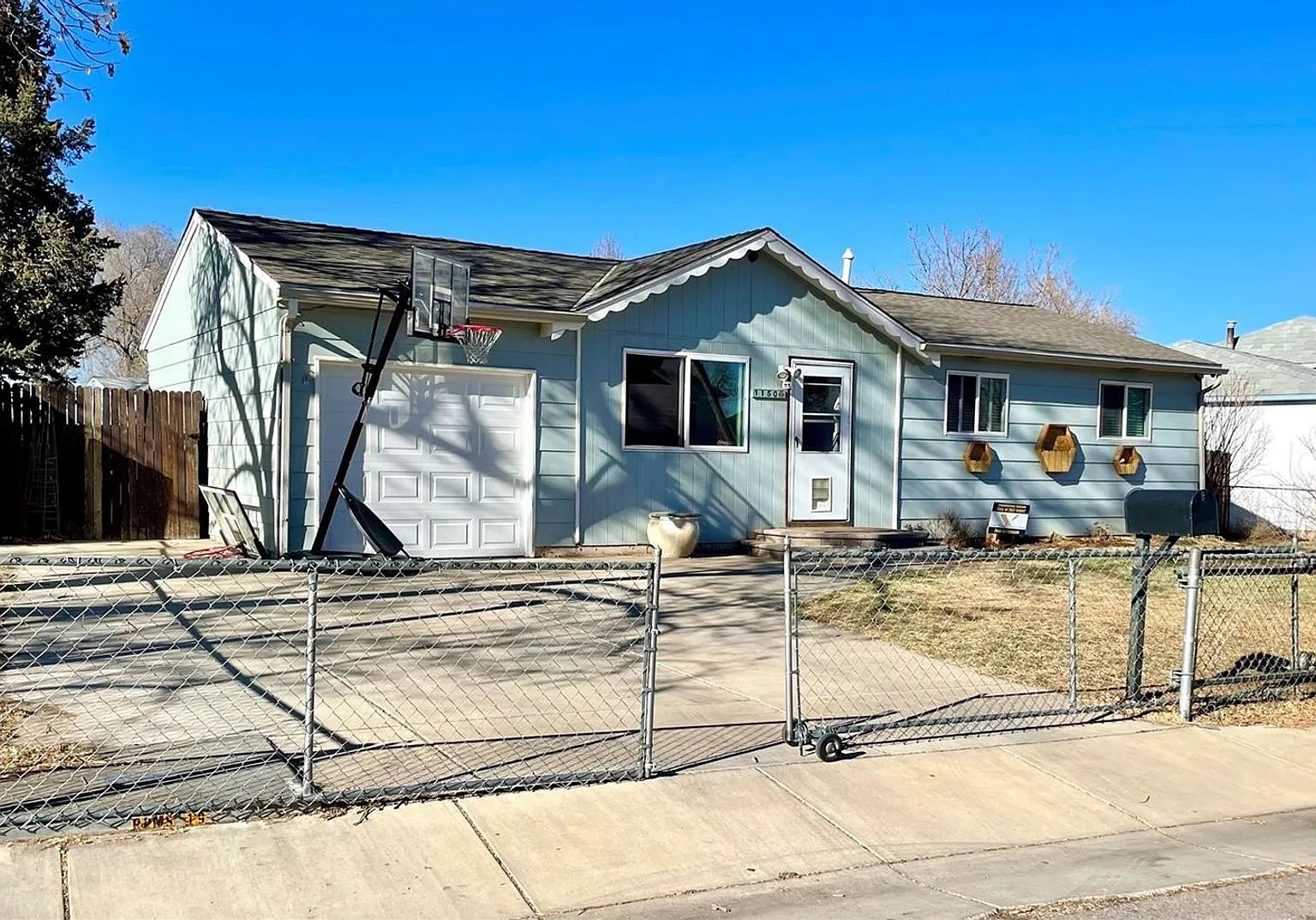 Charming, Updated Ranch Home in Established Neighborhood!! — Photo 1