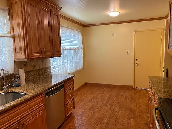 3rd image of 1143 Miller Ave
