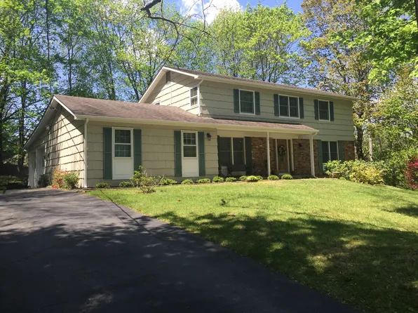 2385 Bunny Ln, Yorktown Heights, NY 10598