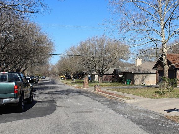 5th image of 16217 Parkway Dr