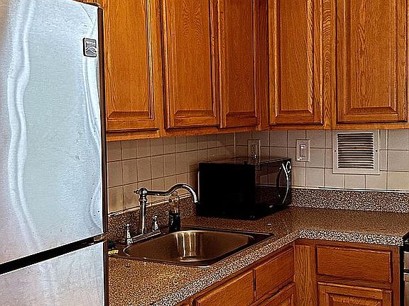 4th image of 431 Saint Lawrence Ave Floor 3