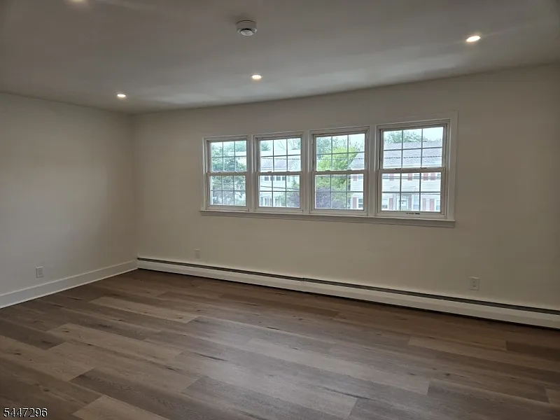 3 bed, 1.0 bath, 1200 sqft, $3,100 — Photo 4