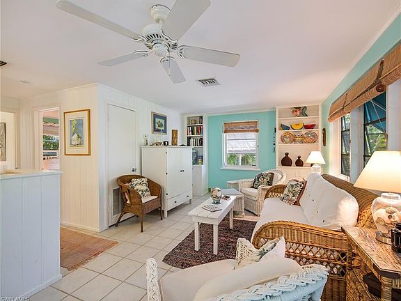 4th image of 325 E Gulf Dr