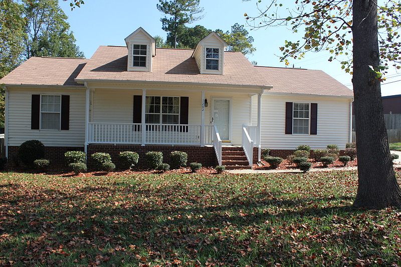 1st image of 1202 Pebble Creek Dr