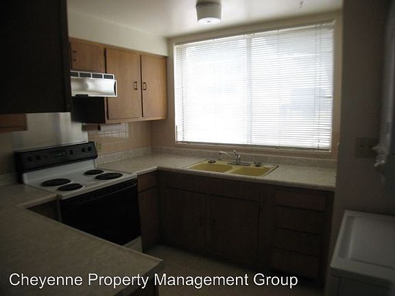 5th image of 1745 Oxford Dr APT 4