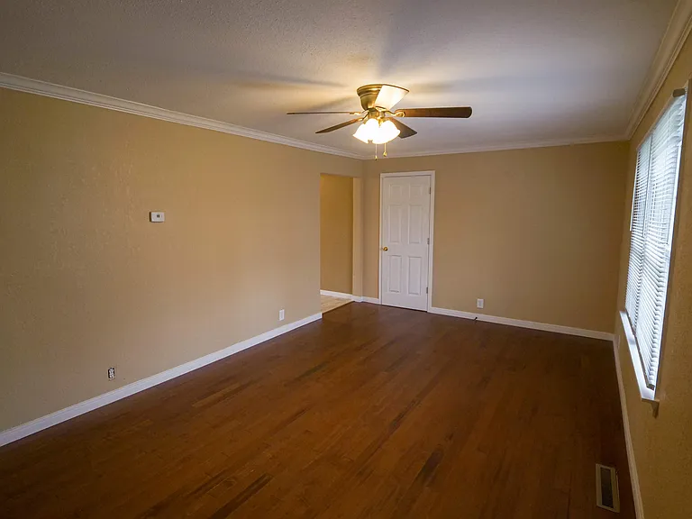 304 E Mason St — Photo 2