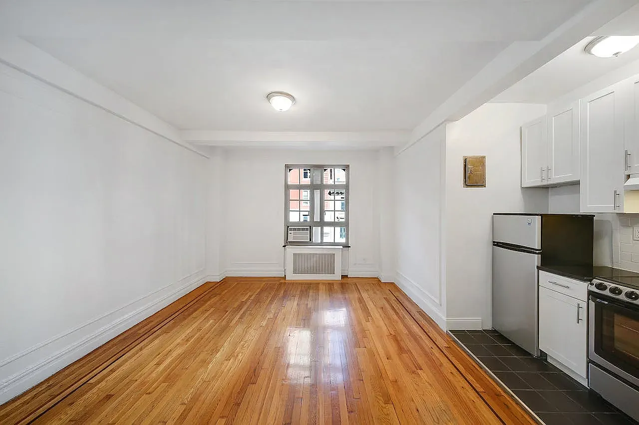 208 West 23rd Street — Photo 2