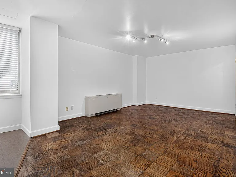 1210 N Taft St #105 — Photo 7