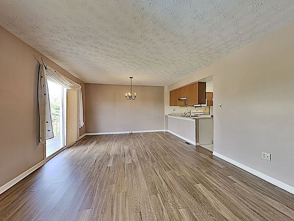 3rd image of 118 Antler Hollow Dr
