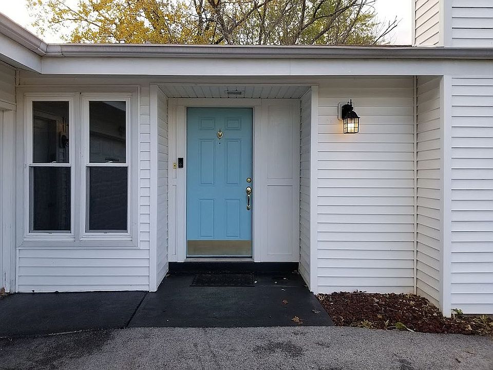 1st image of 223 Lexington Dr