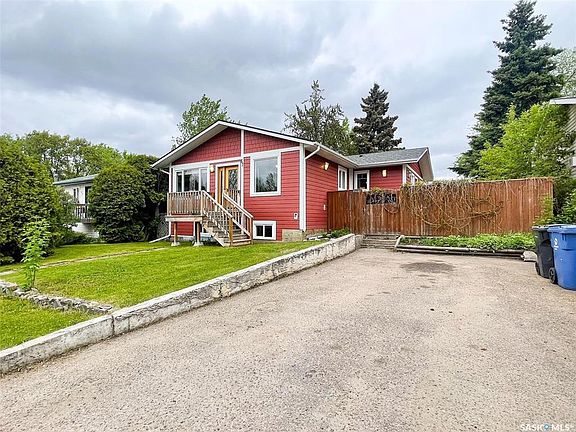 2nd image of 67 Dunfield Cres