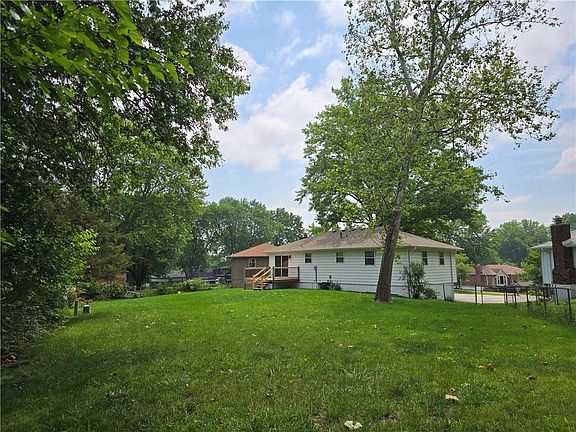 3rd image of 1506 N Holland Ct