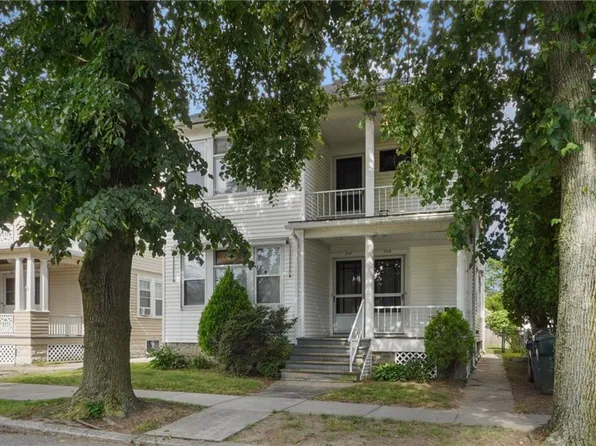 715 Academy Ave, Providence, RI 02908