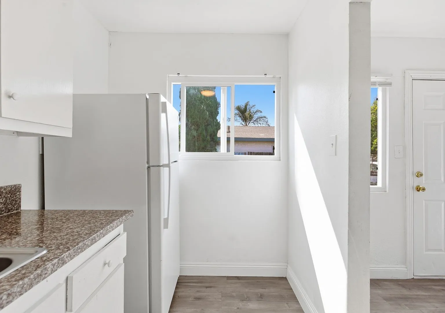 11901 S San Pedro St — Photo 4