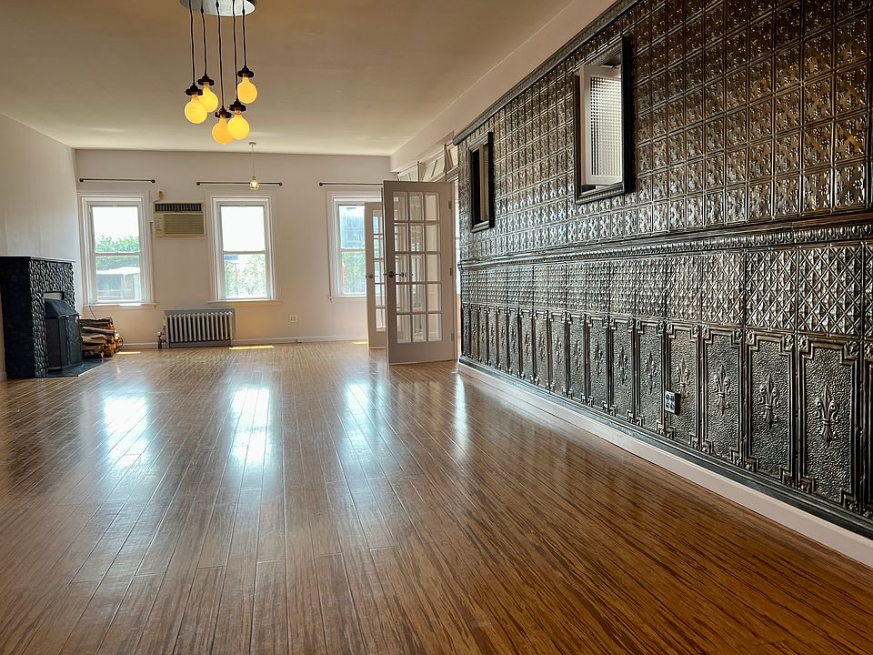 1st image of 575 Union St Floor 3