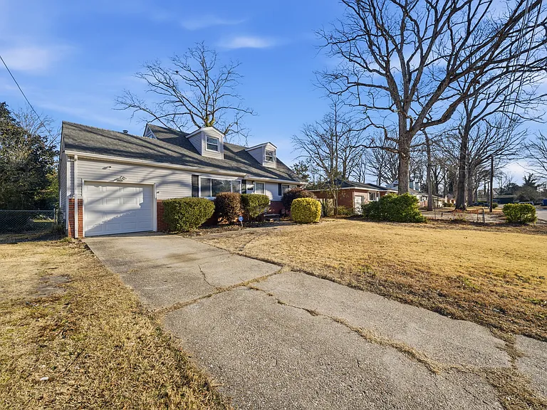 572 Rose Marie Ave — Photo 34