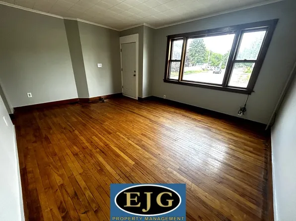 47 Elm St APT 3, Claremont, NH 03743