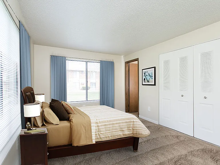 Crossroads Apartment and Townhomes — Photo 9