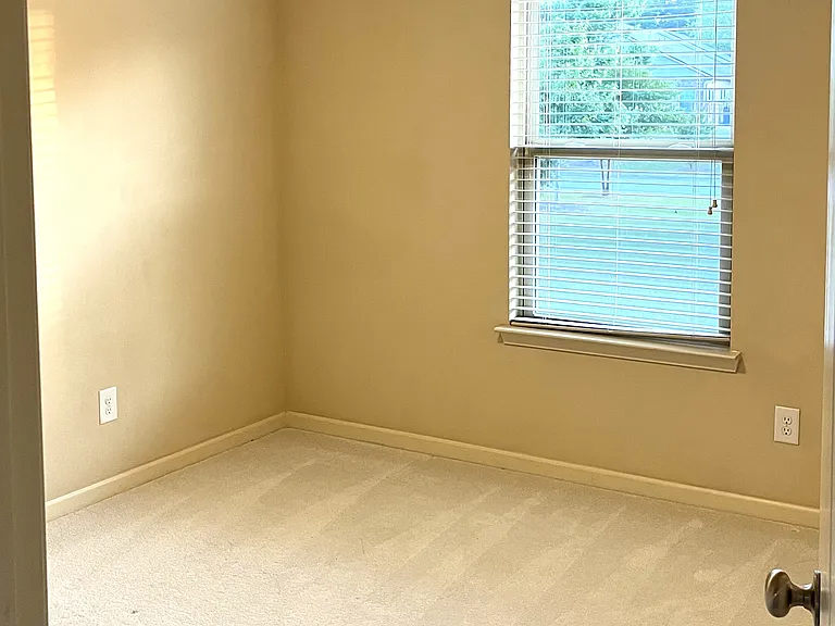 3689 Brockenhurst Dr — Photo 9