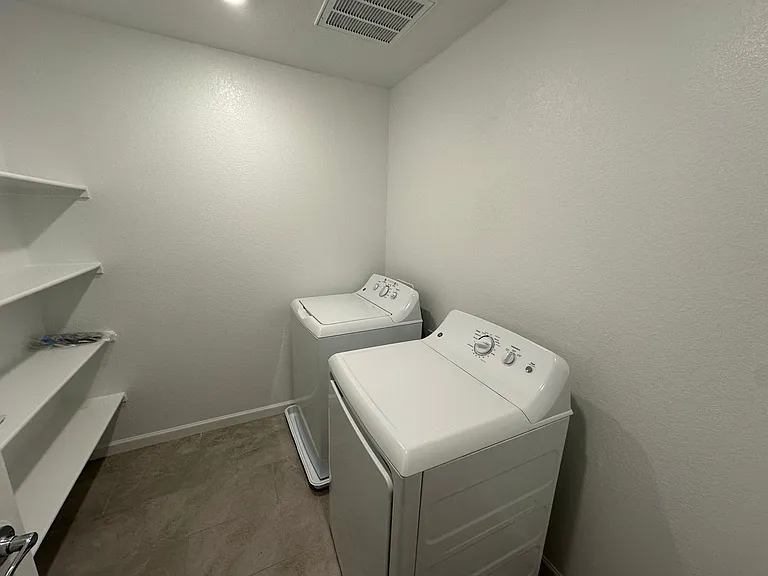 1704 Bullock Dr — Photo 9
