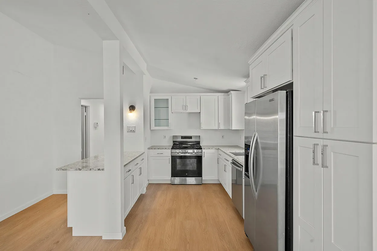 4 bed, 2000 sqft, $7,000 — Photo 4