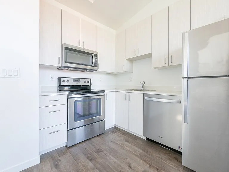 6056 SE 93rd Ave — Photo 2