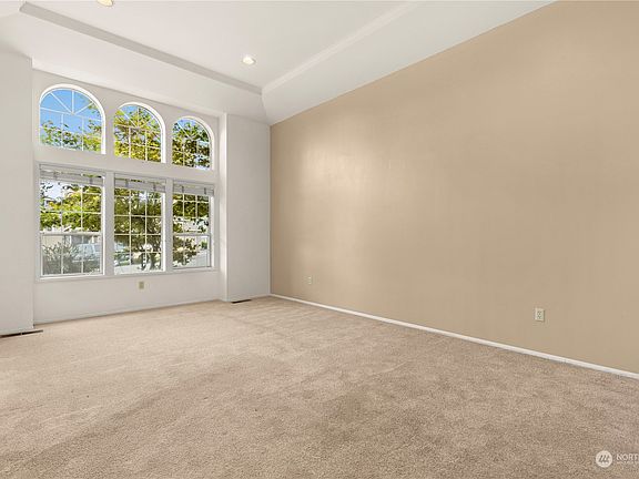 5th image of 1863 Overview Drive NE