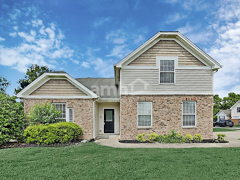 1001 Mallory Ln — Photo 1