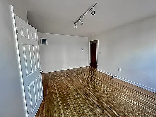 5th image of 183 Pinehurst Ave #37