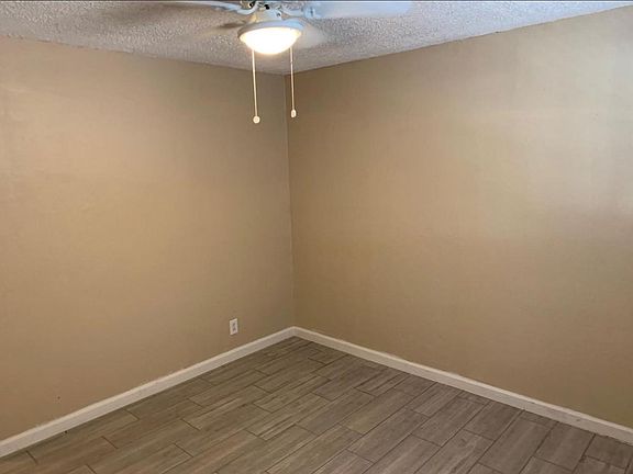 4th image of 1358 E Dana Ave